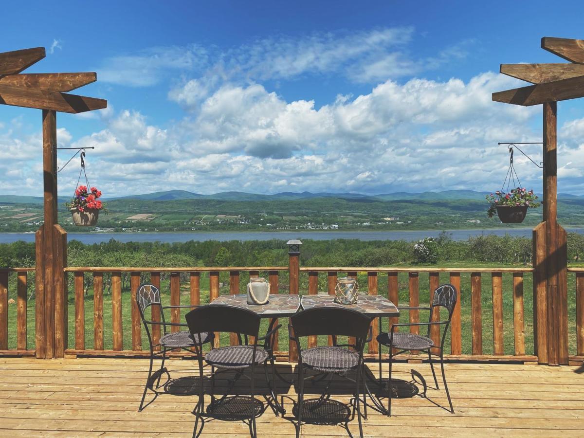 Domaine Steinbach Cidrerie, Gîte et Verger St-Pierre-de-l'Île-d'Orléans Exterior foto