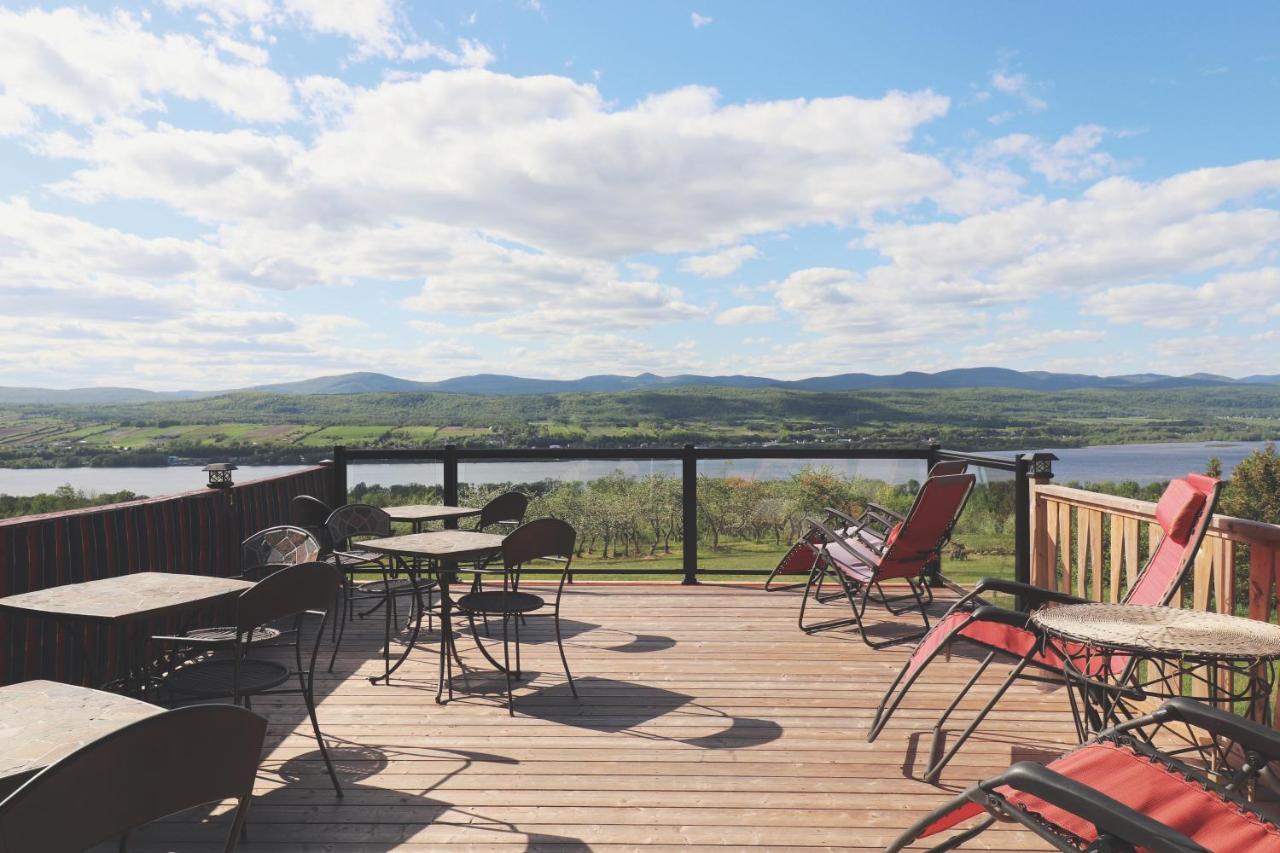 Domaine Steinbach Cidrerie, Gîte et Verger St-Pierre-de-l'Île-d'Orléans Exterior foto